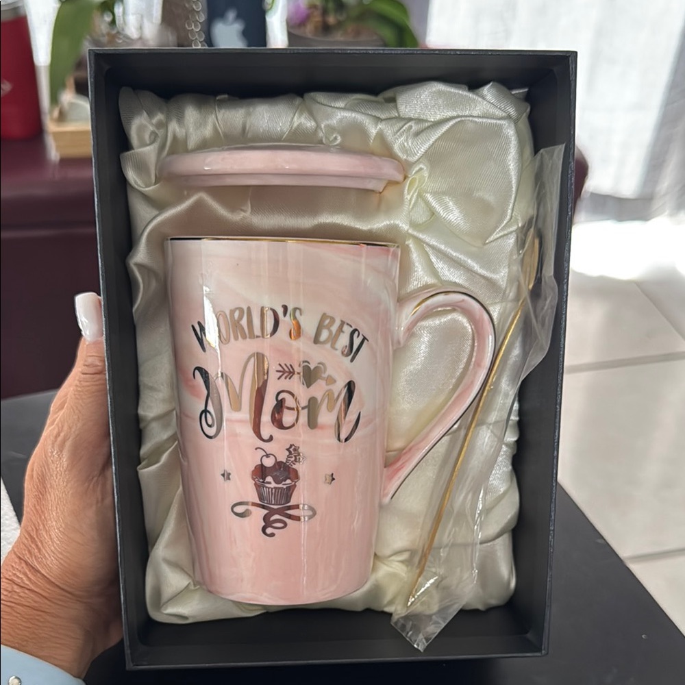 Pink World's Best Mom Mug Set with Lid and Spoon